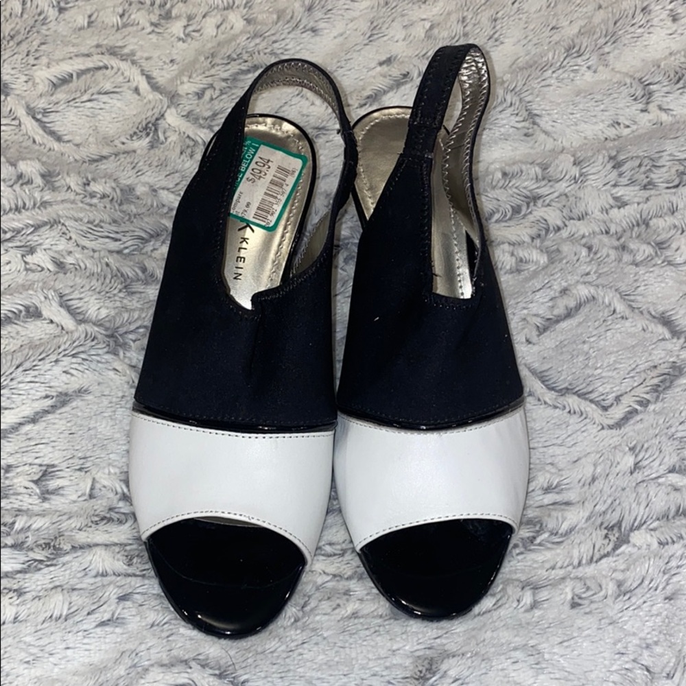 Anne Klein black and white small heel